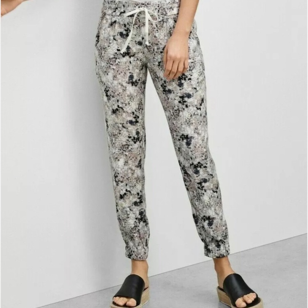 Aritzia Talula Los Feliz Ivory Printed Joggers